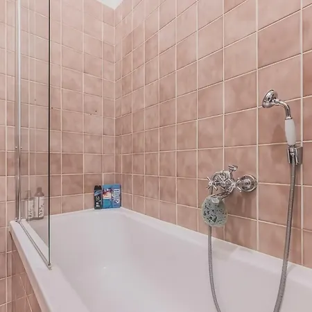 Private Room, Ac, W Kitchen *
