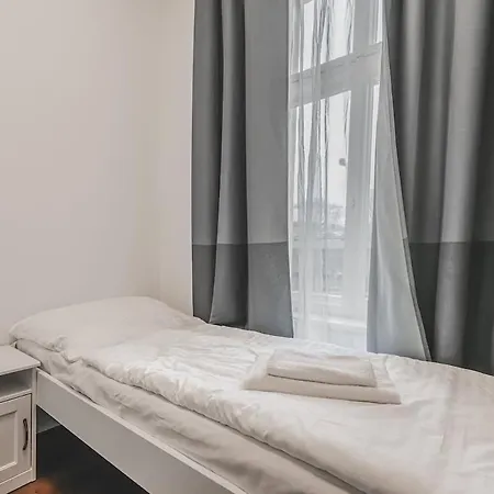 Daire Private Room, Ac, W Kitchen Prag