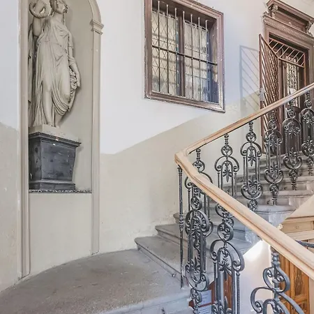 Private Room, Ac, W Kitchen Daire